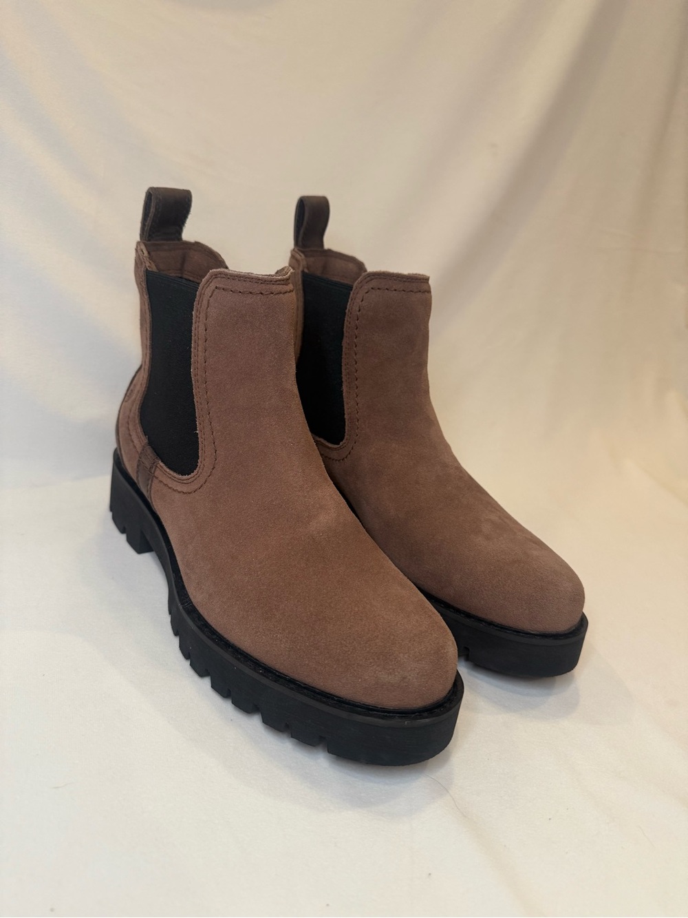 Ariat Wexford Lug Waterproof Chelsea Boot Dark Earth Taupe Suede Size 10B NWOB - Picture 3 of 16